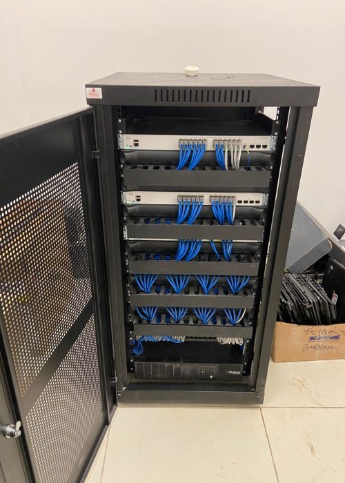 Rack de rede e cabeamento estruturado pela Scalco